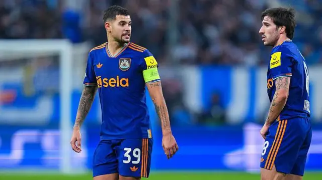 Bruno Guimaraes talks with Sandro Tonali during the defeat to Marseile