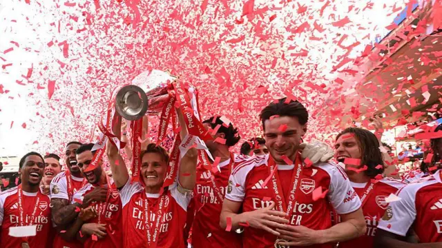 Arsenal celebrate lifting the Premier League trophy