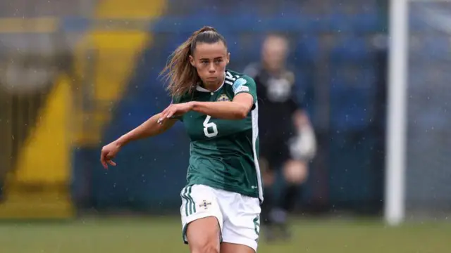 Northern Ireland defender Laura Rafferty has agreed a two-year deal with Rangers