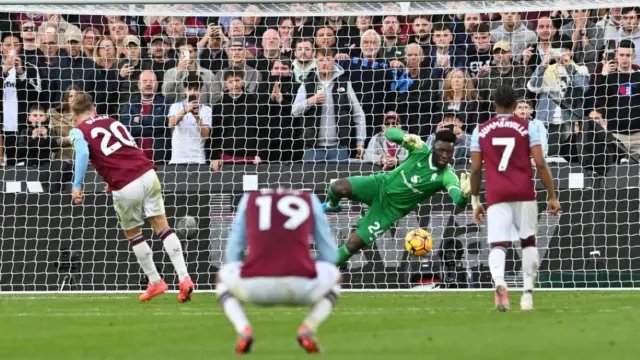 Jarrod Bowen (20 West Ham) scores from the penalty spot to make it 2-0 during the Premier League match between West Ham United and Manchester United at the London Stadium