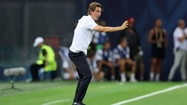 Thomas Frank, Manager of Tottenham Hotspur, gestures during the UEFA Super Cup 2025 match between Paris Saint-Germain and Tottenham Hotspur at Stadio Friuli