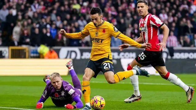 Pablo Sarabia scores for Fulham