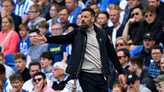 Ruud van Nistelrooy managing Leicester