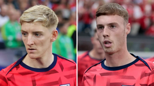 Anthony Gordon and Cole Palmer warm up before an England match