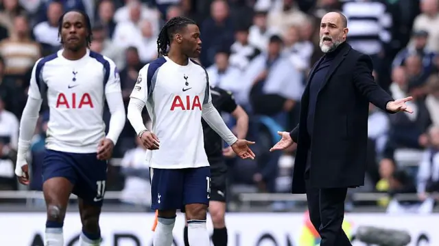 Igor Tudor shouting on the touchline with Djed Spence and Destiny Udogie in the foreground