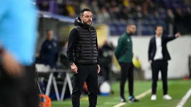 Roberto de Zerbi on the touchline
