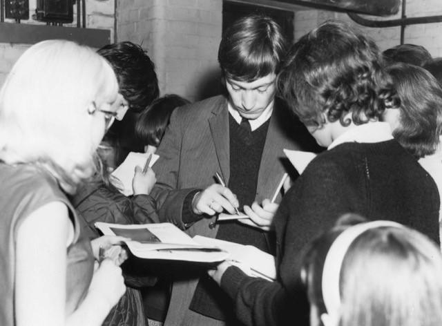 Charlie Watts signing autographs