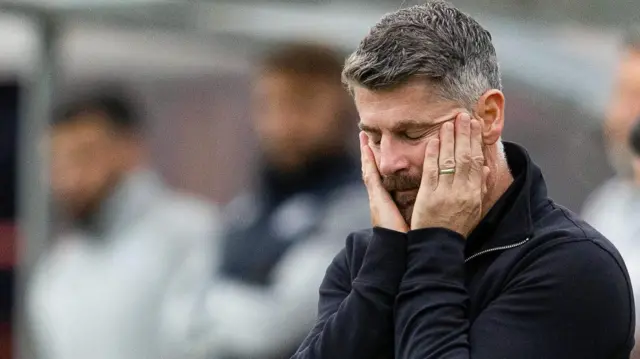 Aberdeen manager Stephen Robinson
