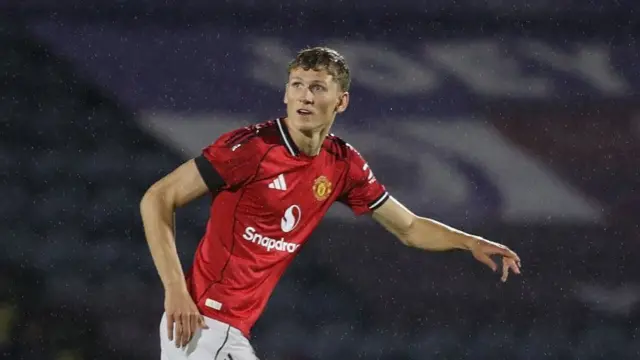 Manchester United defender Albert Mills