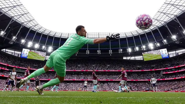 Martin Dubravka of Burnley fails to save the second goal scored by Richarlison of Tottenham Hotspur during the Premier League match between Tottenham Hotspur and Burnley at Tottenham Hotspur Stadium