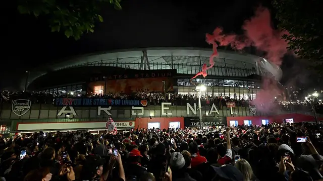 Arsenal fans celebrate winning the Premier League