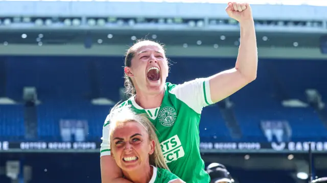 Linzi Taylor and Siobhan Hunter