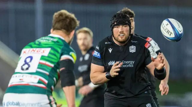 Zander Fagerson in action for Glasgow Warriors against Leicester Tigers