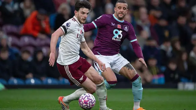 Declan Rice of Arsenal and Kyle Walker of Burnley