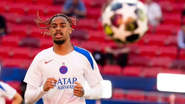 Bradley Barcola of Paris St-Germain warms up