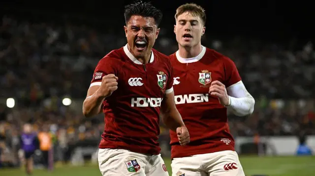 Marcus Smith and Tommy Freeman celebrating 