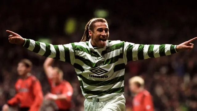 Henrik Larsson celebrates with Celtic