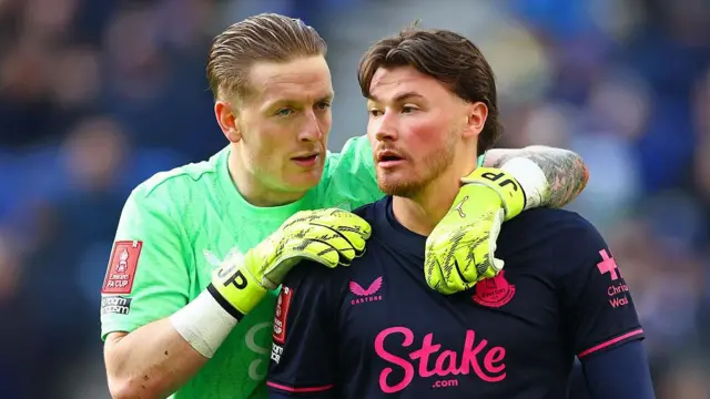 Jordan Pickford of Everton embraces team-mate Nathan Patterson