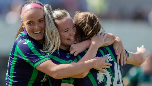 Hibs players celebrate