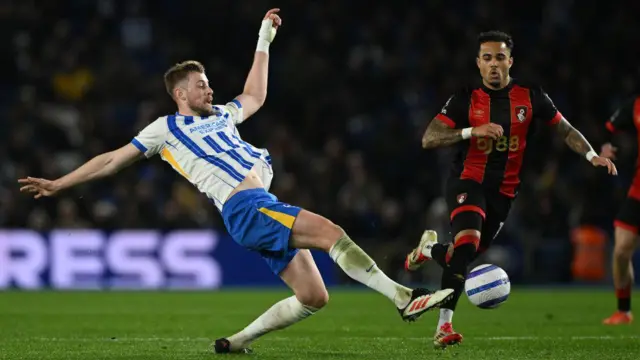 Adam Webster tackles Justin Kluivert