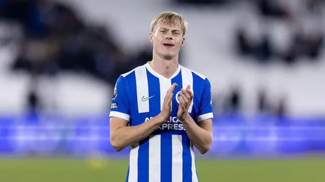 Jan Paul van Hecke applauding