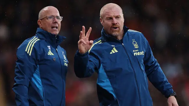 Ian Woan and Sean Dyche on the touchline for Nottingham Forest