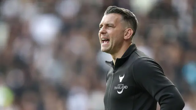 Oxford boss Matt Bloomfield shouts instructions to his players at Pride Park