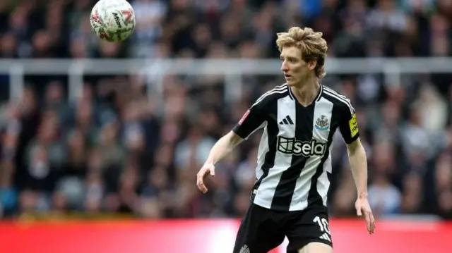 Anthony Gordon in action for Newcastle