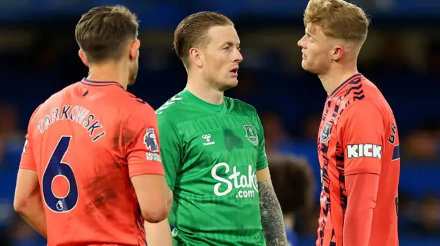 Everton players dejected after conceding a goal at Chelsea