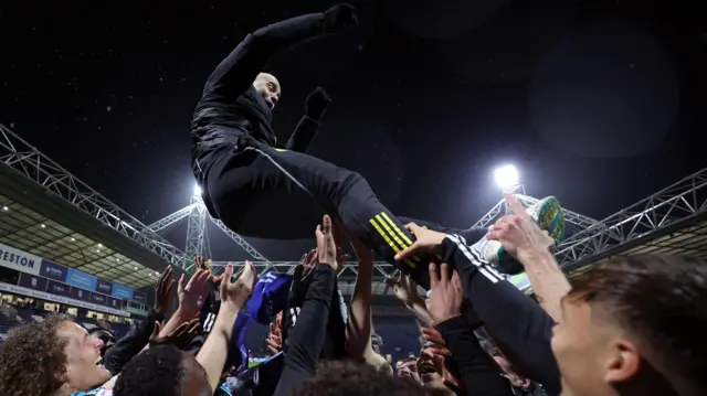 The players of Leicester City celebrate with manager Enzo Maresca