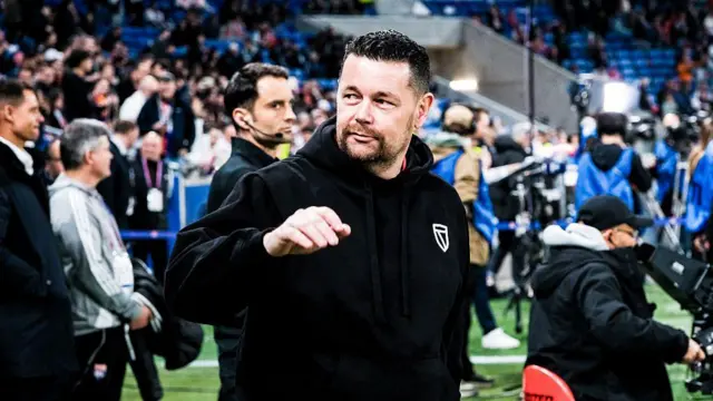 Lens coach Pierre Sage 