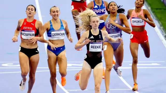 Jemma Reekie crosses the line in first place in her Olympic 800m heat