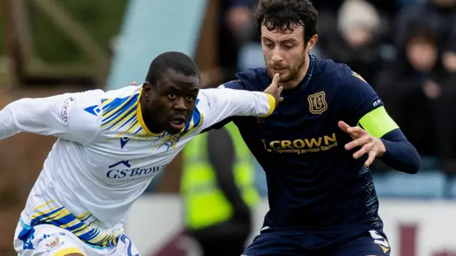 St Johnstone's Benjamin Kimpioka and Dundee's Joe Shaughnessy