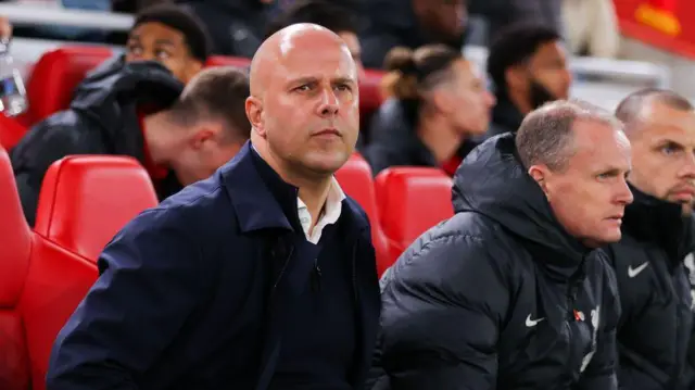 Arne Slot looks on from the bench