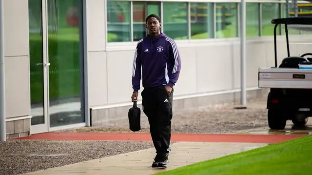Kobbie Mainoo at Manchester United training