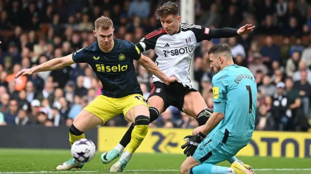 Emil Krafth, Tom Cairney and Martin Dubravka fight for the ball