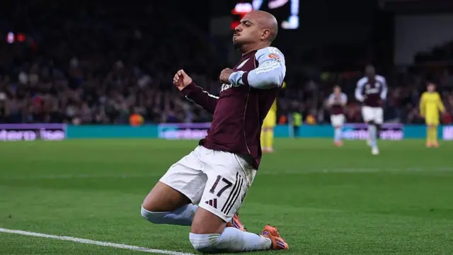 Donyell Malen slides on his knees celebrating a goal