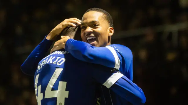 Chris Willock celebrates with Ronan Kpakio 