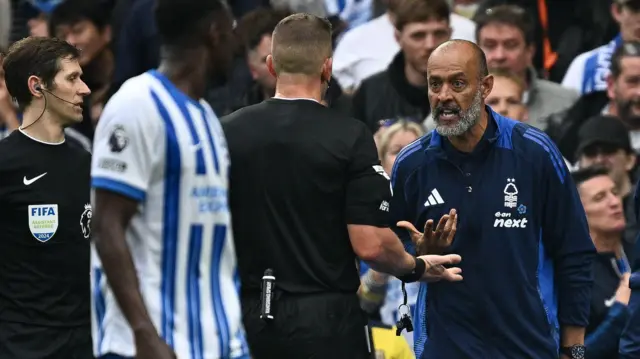 Nuno Espirito Santo reacts angrily after being sent off