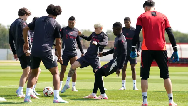 Manchester United players in training
