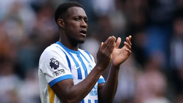 Danny Welbeck claps his hands