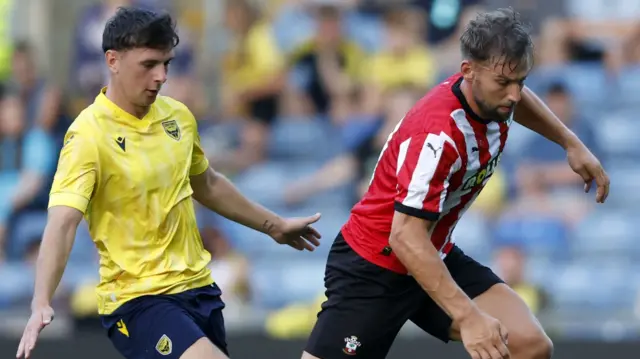 Oxford and Southampton players challenge for the ball