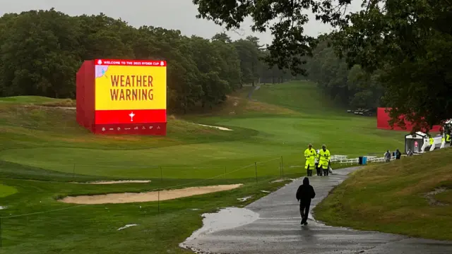 Weather warning sign at Bethpage
