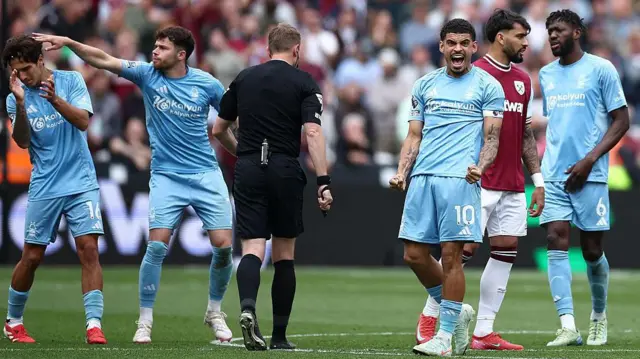 Forest players celebrate 