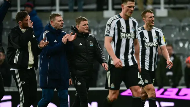 Newcastle United Head Coach Eddie Howe walks of with players after losing at home to Brentford