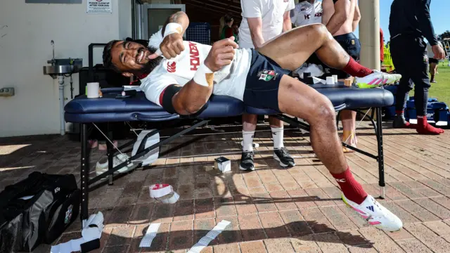 Bundee Aki