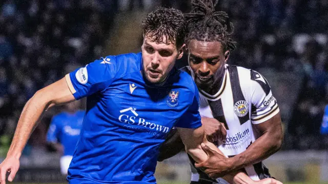 St Johnstone's Jack Sanders and St Mirren's Toyosi Olusanya