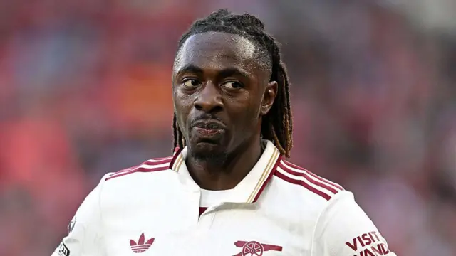 Eberechi Eze playing for Arsenal