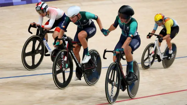 Alice Sharpe and Lara Gillespie in action in the women’s madison