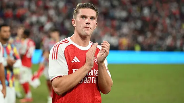 Viktor Gyokeres applauds the Arsenal fans after the pre season friendly between Arsenal v Tottenham Hotspur at Kai Tak Sports Park